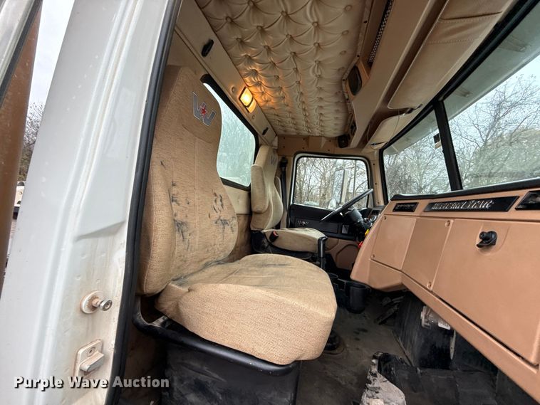 image for item EU5484 2018 Western Star 4900FA semi truck