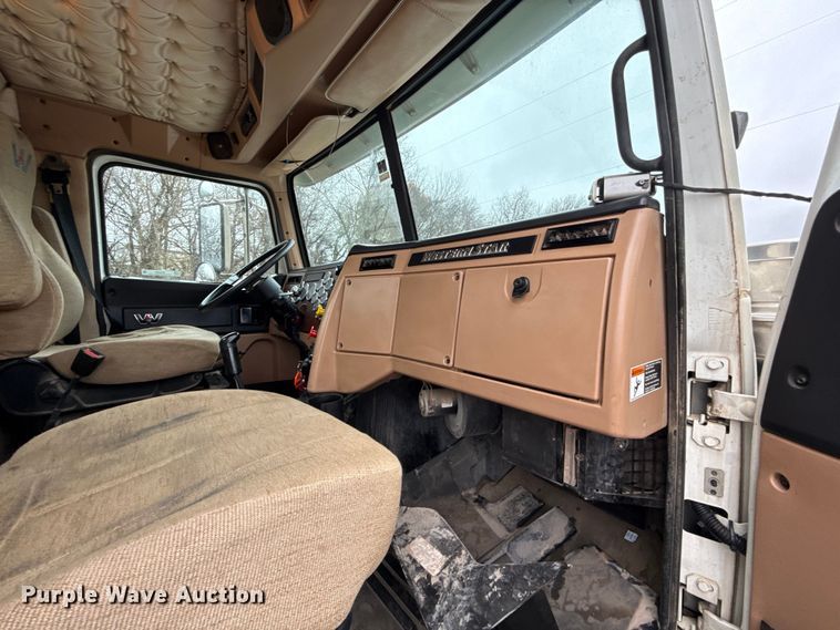 image for item EU5484 2018 Western Star 4900FA semi truck