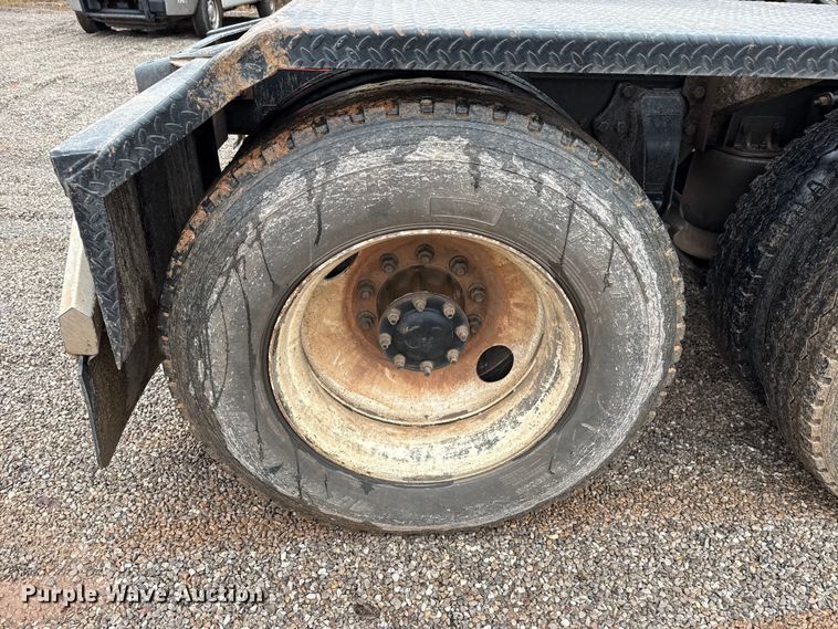 image for item EU5484 2018 Western Star 4900FA semi truck