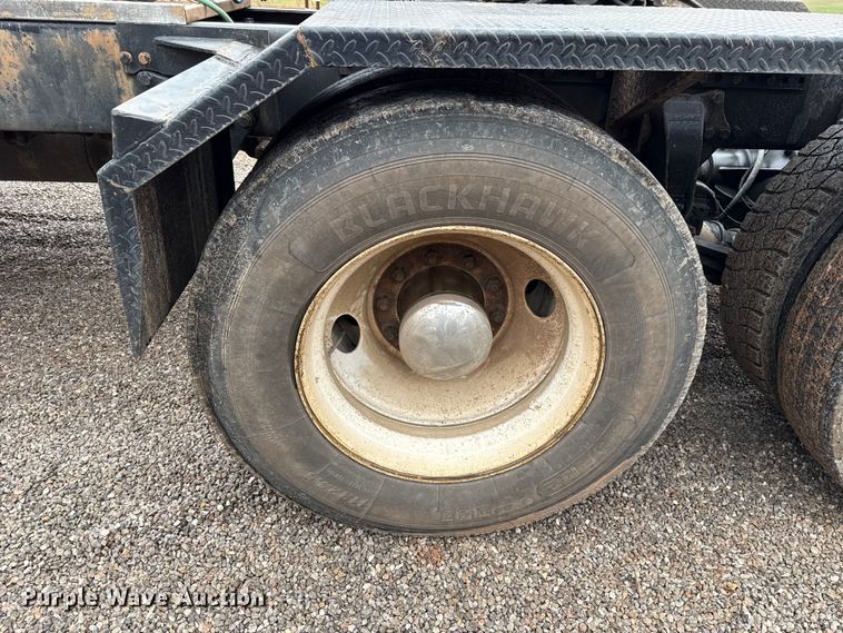 image for item EU5484 2018 Western Star 4900FA semi truck