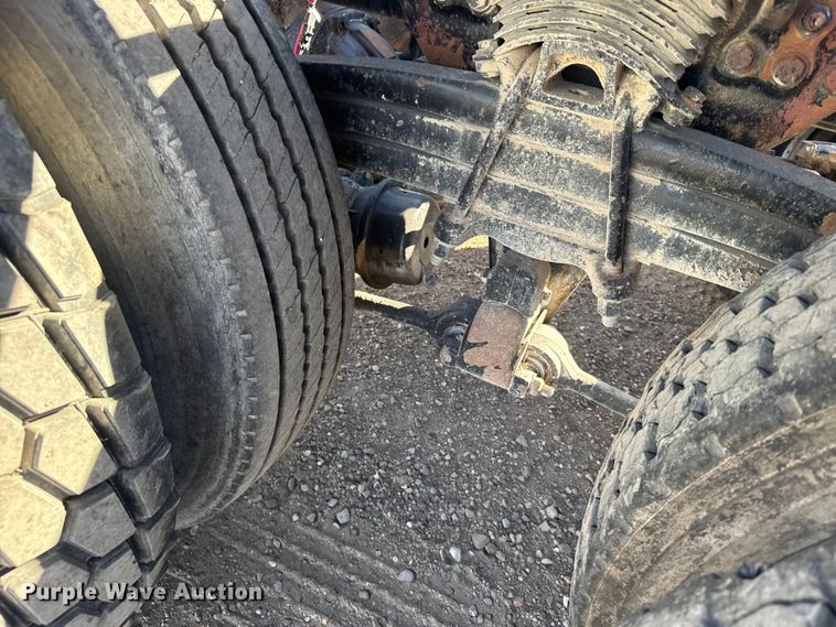 image for item EU6359 2007 Sterling L8500 Series truck cab and chassis