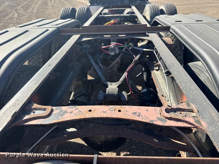 image for item EU6359 2007 Sterling L8500 Series truck cab and chassis