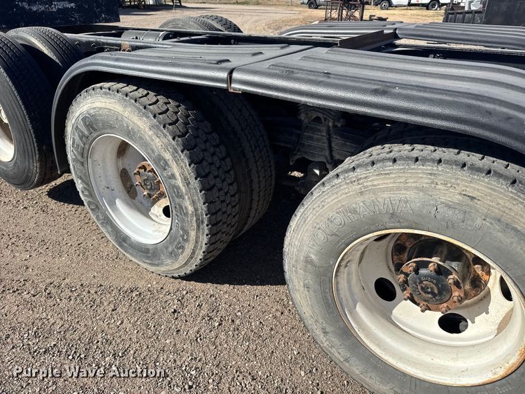 image for item EU6359 2007 Sterling L8500 Series truck cab and chassis