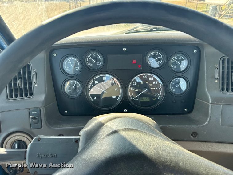 image for item EU6359 2007 Sterling L8500 Series truck cab and chassis