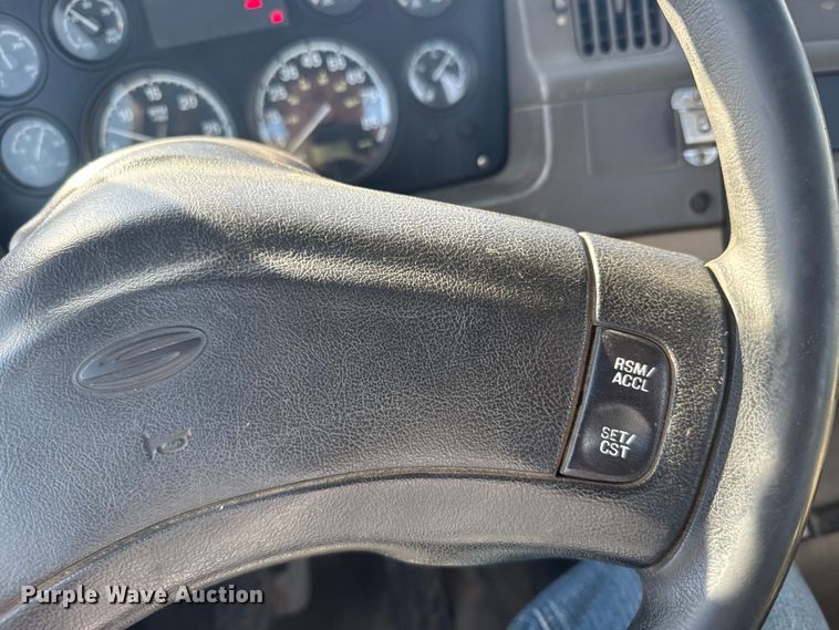 image for item EU6359 2007 Sterling L8500 Series truck cab and chassis