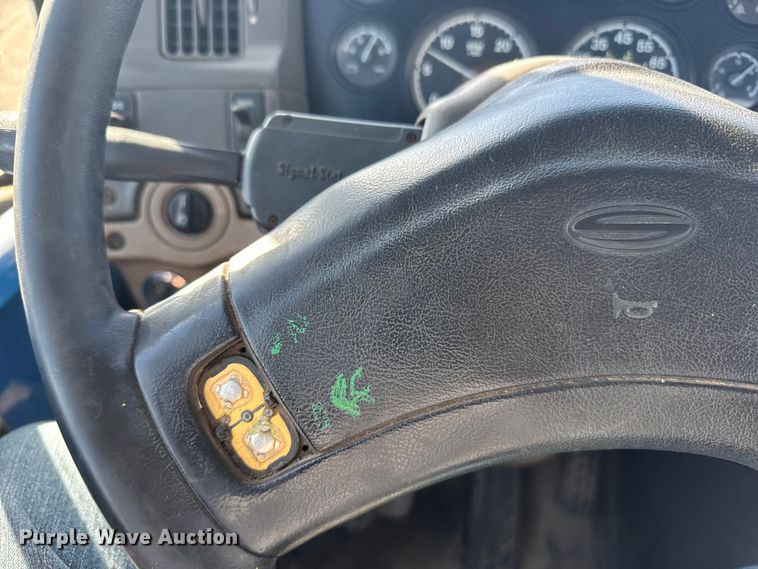 image for item EU6359 2007 Sterling L8500 Series truck cab and chassis