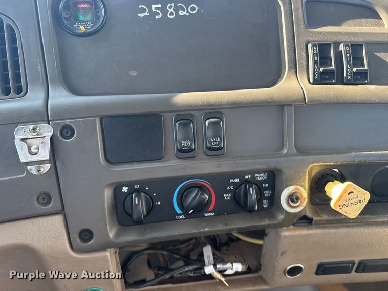 image for item EU6359 2007 Sterling L8500 Series truck cab and chassis