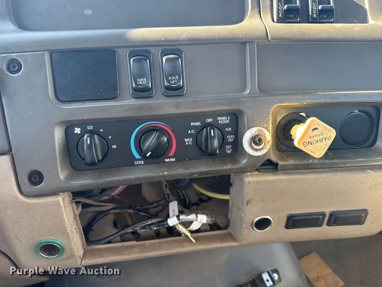 image for item EU6359 2007 Sterling L8500 Series truck cab and chassis