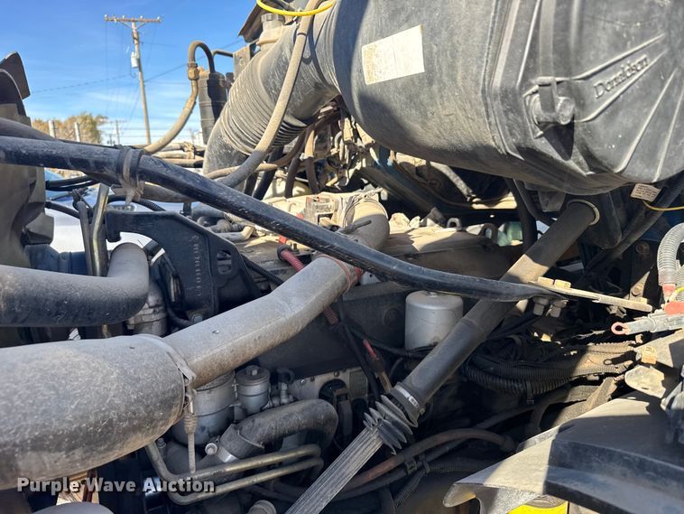 image for item EU6359 2007 Sterling L8500 Series truck cab and chassis