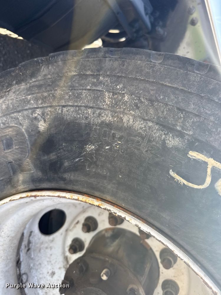 image for item EU6359 2007 Sterling L8500 Series truck cab and chassis