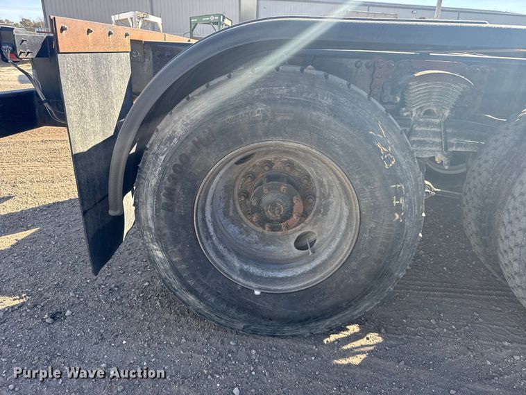 image for item EU6359 2007 Sterling L8500 Series truck cab and chassis