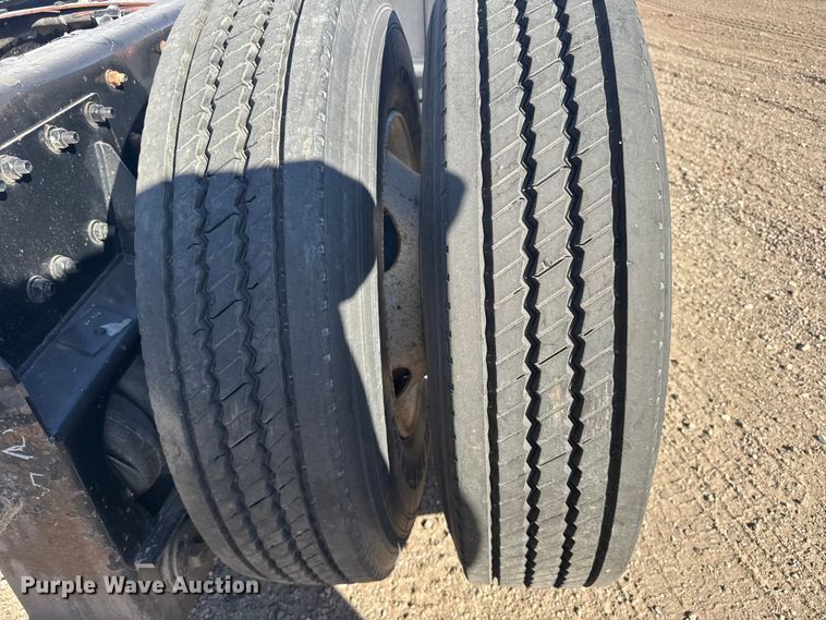 image for item EU6359 2007 Sterling L8500 Series truck cab and chassis