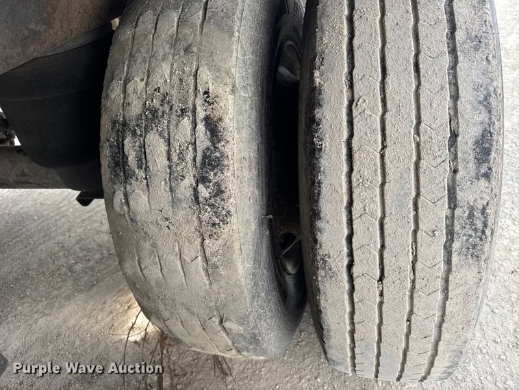 image for item EU6401 2012 Wabash dry van trailer