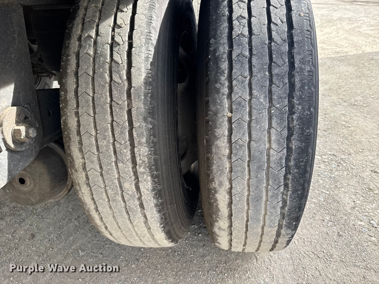 image for item EU6401 2012 Wabash dry van trailer