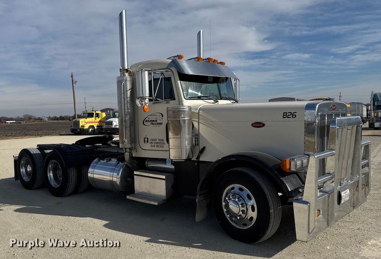 image for item EU6404 2004 Peterbilt 379 glider kit semi truck