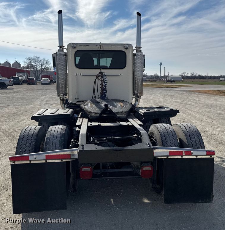 image for item EU6404 2004 Peterbilt 379 glider kit semi truck