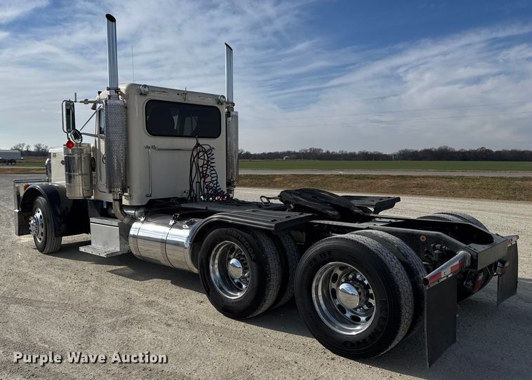 image for item EU6404 2004 Peterbilt 379 glider kit semi truck