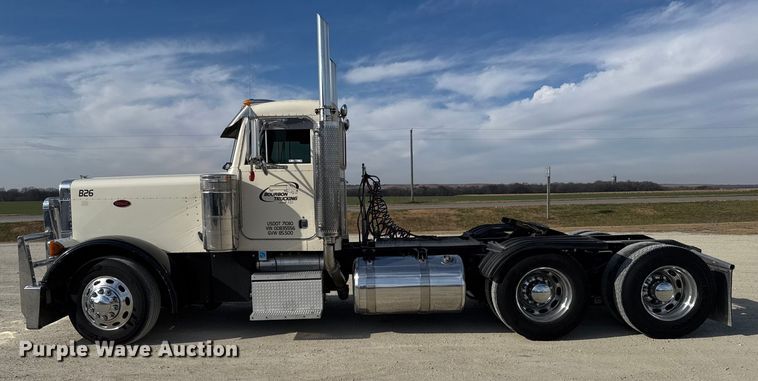 image for item EU6404 2004 Peterbilt 379 glider kit semi truck