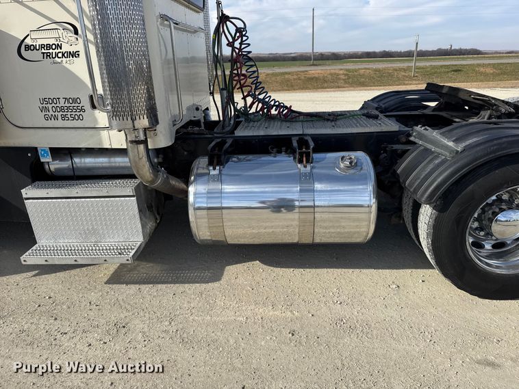 image for item EU6404 2004 Peterbilt 379 glider kit semi truck