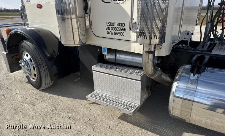 image for item EU6404 2004 Peterbilt 379 glider kit semi truck