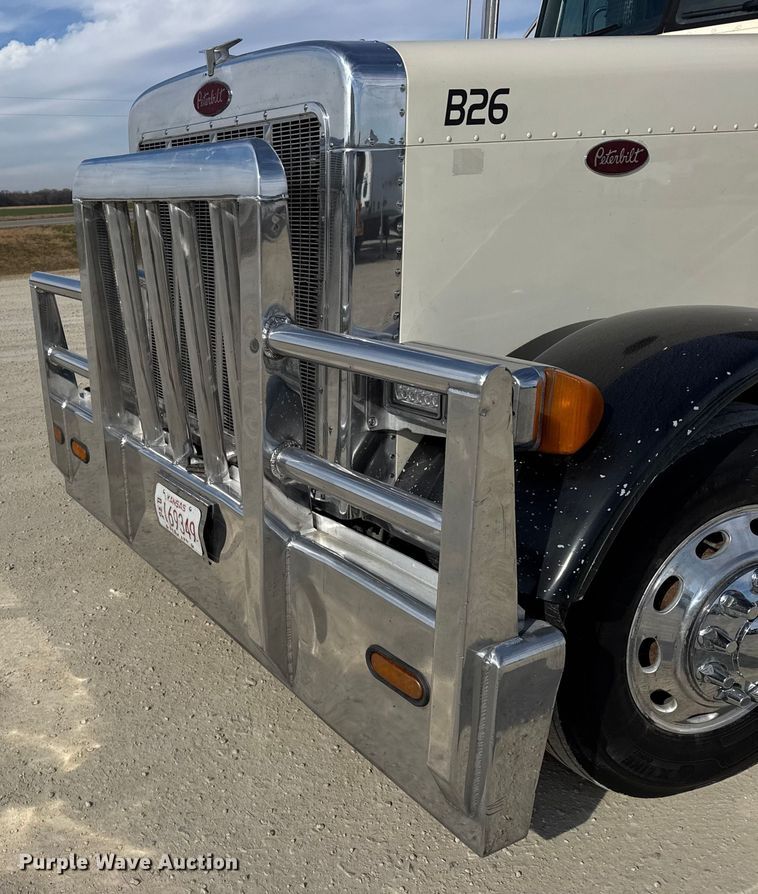 image for item EU6404 2004 Peterbilt 379 glider kit semi truck