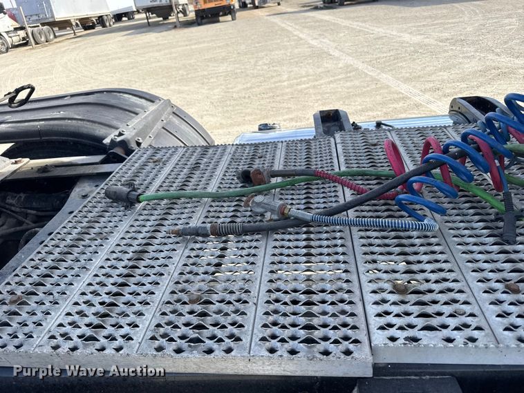 image for item EU6404 2004 Peterbilt 379 glider kit semi truck