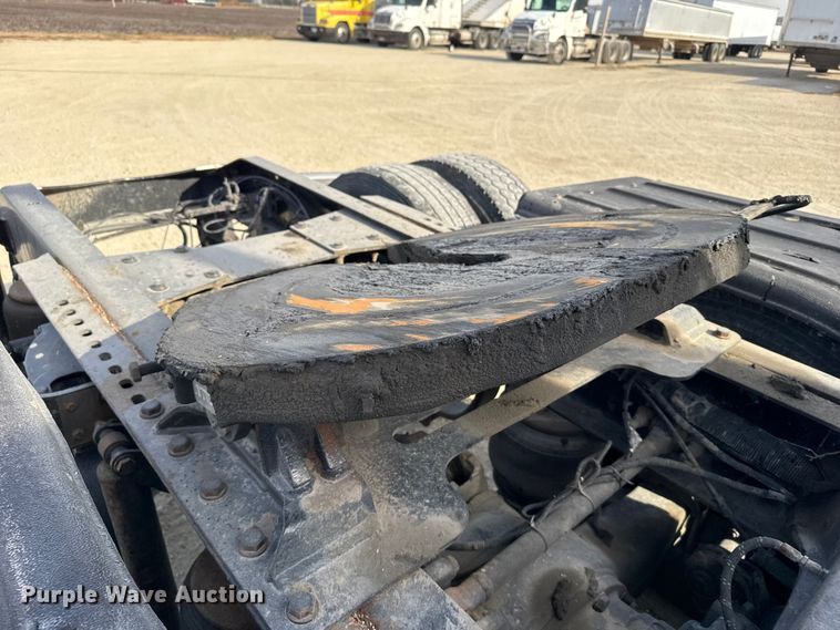 image for item EU6404 2004 Peterbilt 379 glider kit semi truck