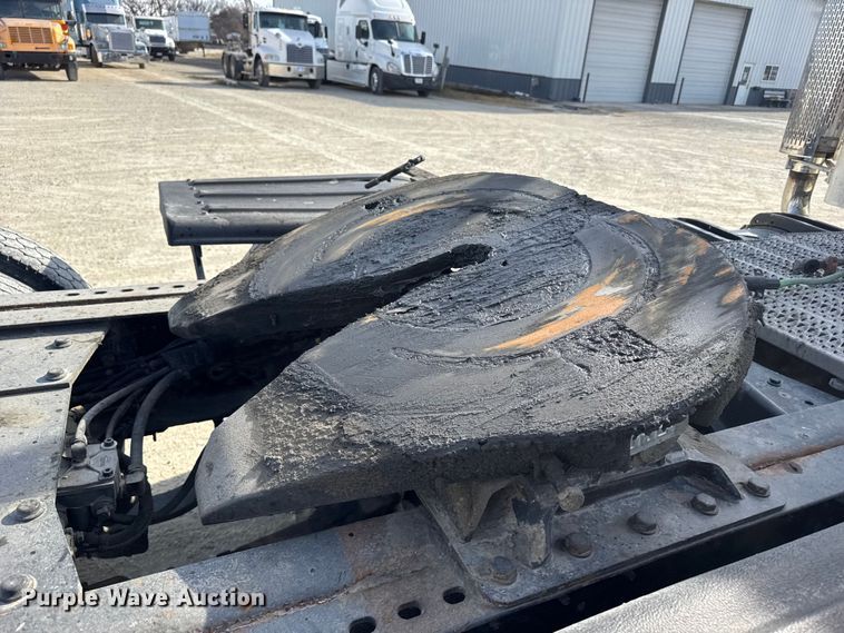 image for item EU6404 2004 Peterbilt 379 glider kit semi truck