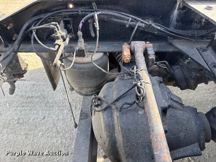 image for item EU6404 2004 Peterbilt 379 glider kit semi truck