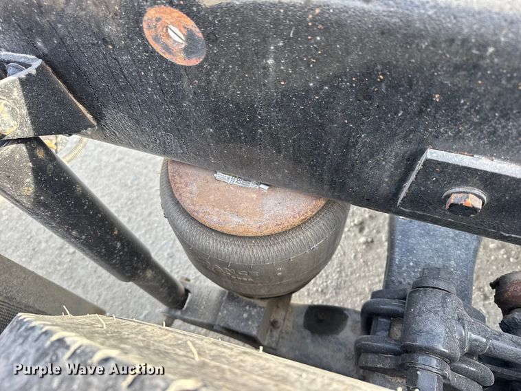 image for item EU6404 2004 Peterbilt 379 glider kit semi truck