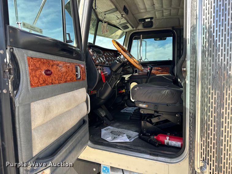 image for item EU6404 2004 Peterbilt 379 glider kit semi truck