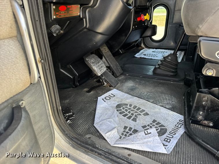 image for item EU6404 2004 Peterbilt 379 glider kit semi truck