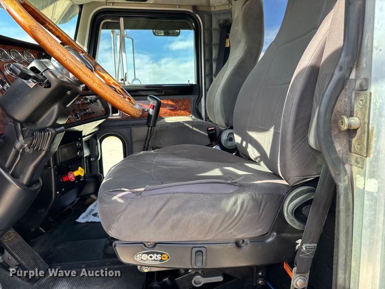 image for item EU6404 2004 Peterbilt 379 glider kit semi truck