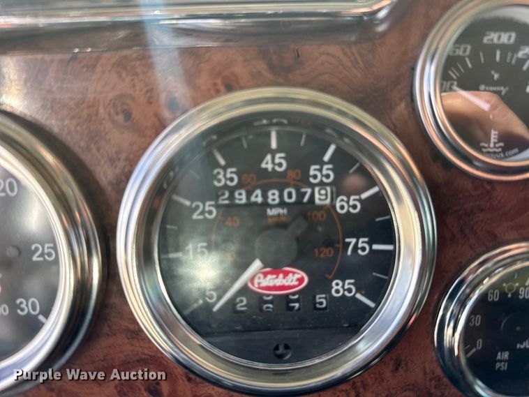 image for item EU6404 2004 Peterbilt 379 glider kit semi truck