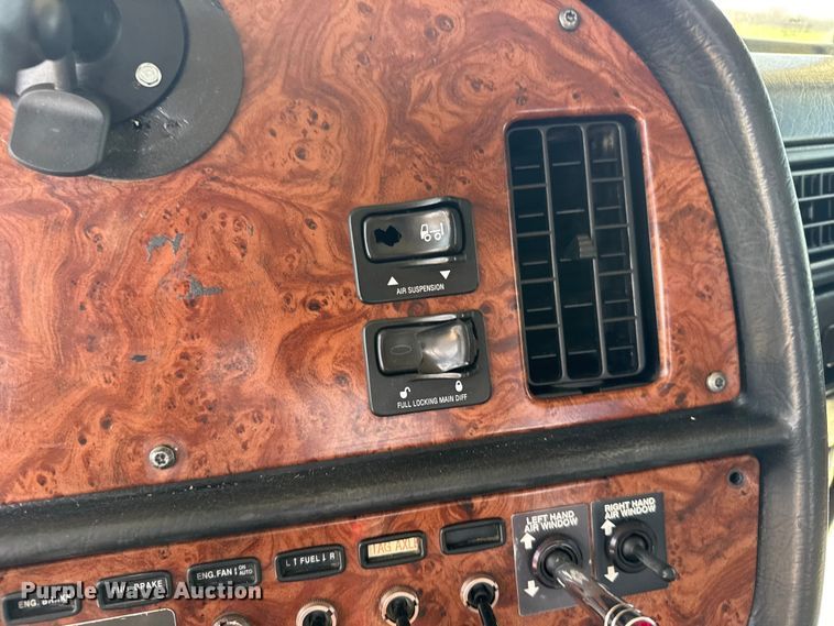 image for item EU6404 2004 Peterbilt 379 glider kit semi truck