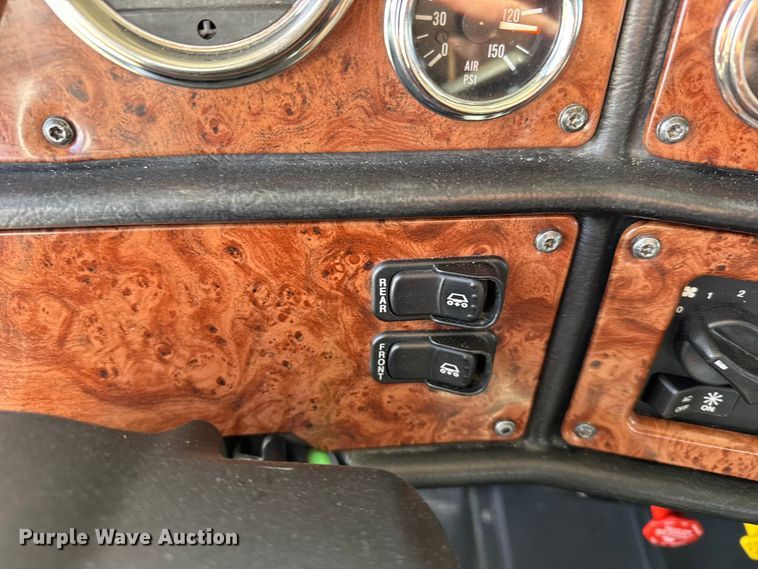 image for item EU6404 2004 Peterbilt 379 glider kit semi truck