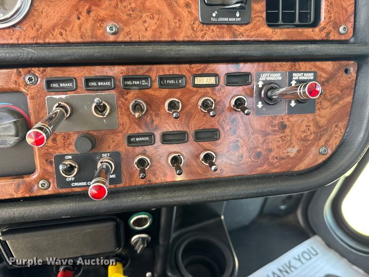 image for item EU6404 2004 Peterbilt 379 glider kit semi truck