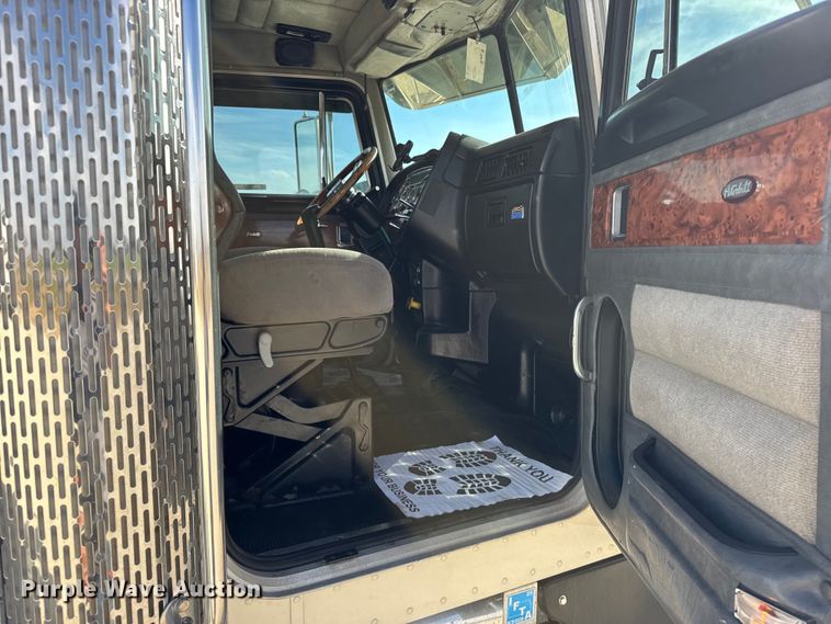 image for item EU6404 2004 Peterbilt 379 glider kit semi truck