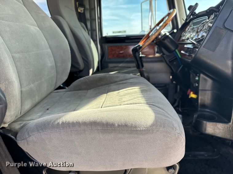 image for item EU6404 2004 Peterbilt 379 glider kit semi truck