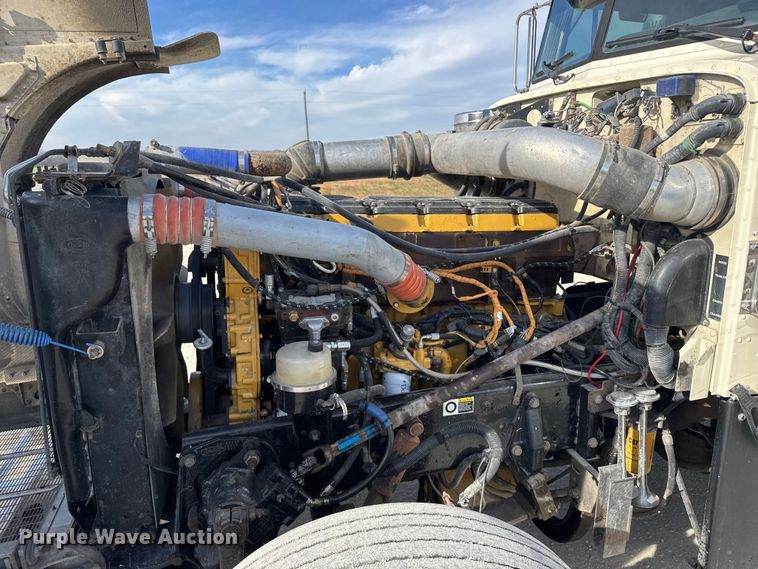 image for item EU6404 2004 Peterbilt 379 glider kit semi truck