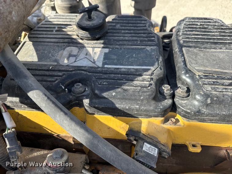 image for item EU6404 2004 Peterbilt 379 glider kit semi truck