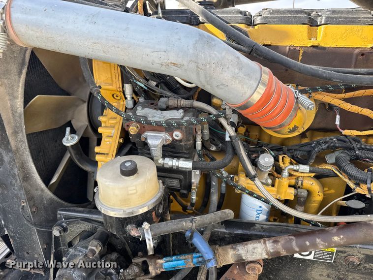 image for item EU6404 2004 Peterbilt 379 glider kit semi truck