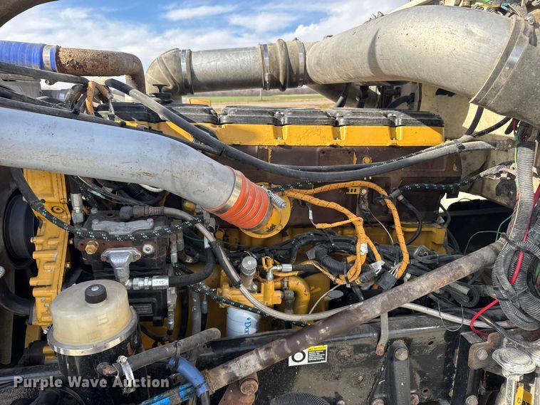 image for item EU6404 2004 Peterbilt 379 glider kit semi truck