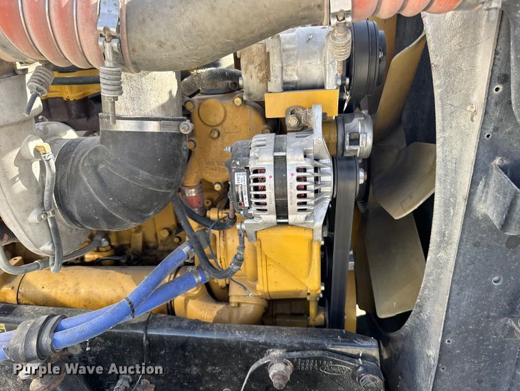 image for item EU6404 2004 Peterbilt 379 glider kit semi truck