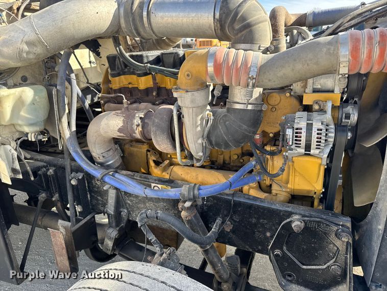 image for item EU6404 2004 Peterbilt 379 glider kit semi truck