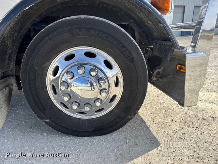 image for item EU6404 2004 Peterbilt 379 glider kit semi truck