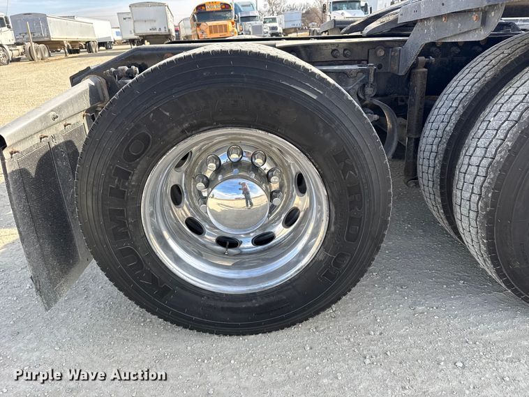 image for item EU6404 2004 Peterbilt 379 glider kit semi truck