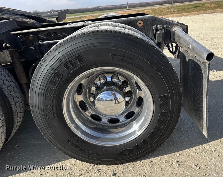 image for item EU6404 2004 Peterbilt 379 glider kit semi truck