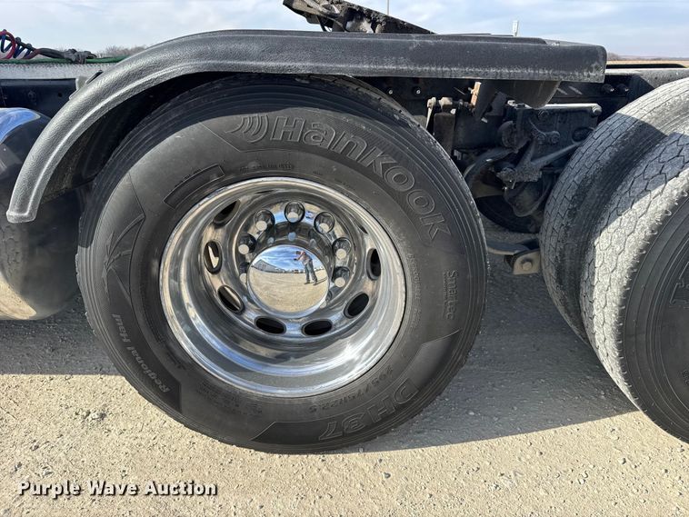 image for item EU6404 2004 Peterbilt 379 glider kit semi truck