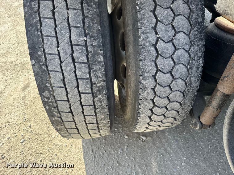 image for item EU6404 2004 Peterbilt 379 glider kit semi truck